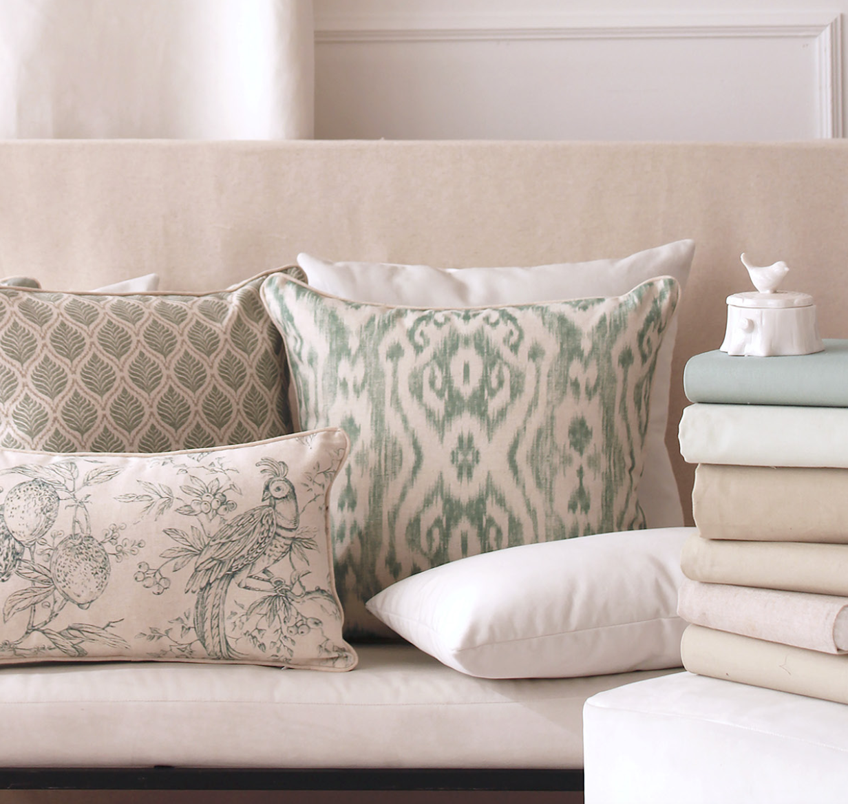 linen cushions with a green floral pattern on a light background, 50x50cm vintage, boho chique