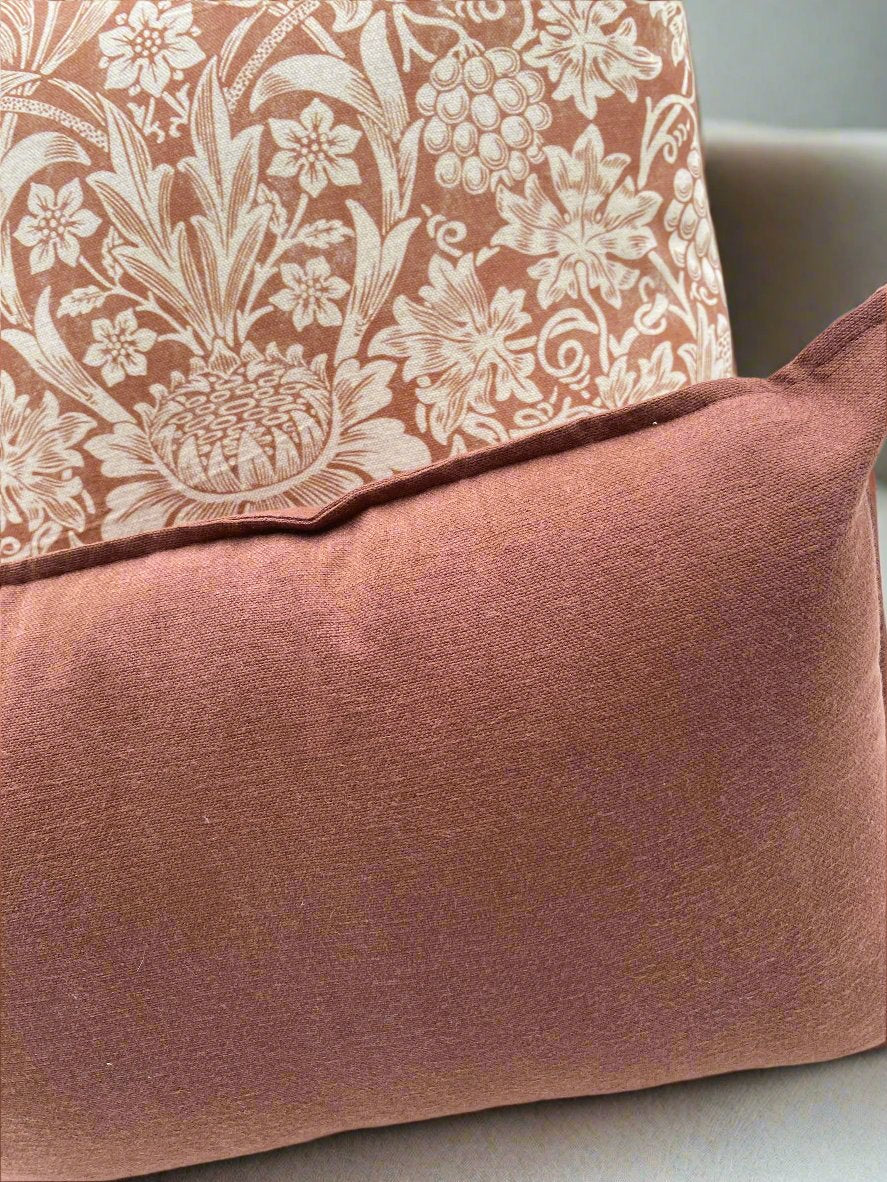 Cushion william Morris and dye-washed inen Terracotta colour 